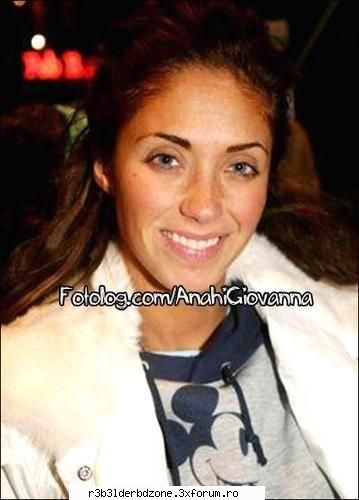~Anahi nemachiata~ - nu se compara ca atunci kand e machiata da tot - ~Anahi~