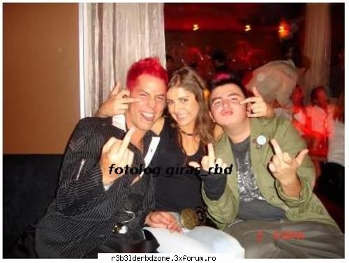 ~Christian ne arata "semnul pacii"!~ - Si Christian si Dulce ne arata "semnul pacii"!!! - ~Christian~
