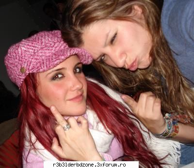 ~Dulce ne arata "semnul pacii"!~ - Ducle ne arata "semnul pacii"!!!Oara - ~Dulce Maria~