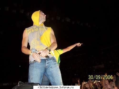 ~RBD fac schimb de haine~ - ~Alfonso si Christopher poarta acelasi tricou~ - ~RBD~