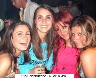 ~Surorile lui Dul~ - Alea din partea stanga sunt surorile ei le cheama - ~Dulce Maria~