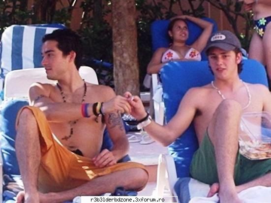 ~Toti membrii RBD fumeaza~ - Chris y Alfonso - ~RBD~